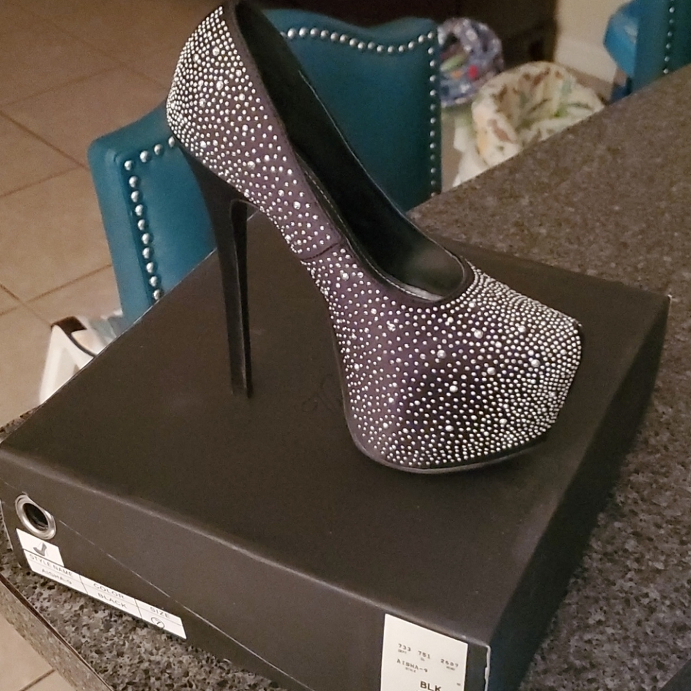 Shoe